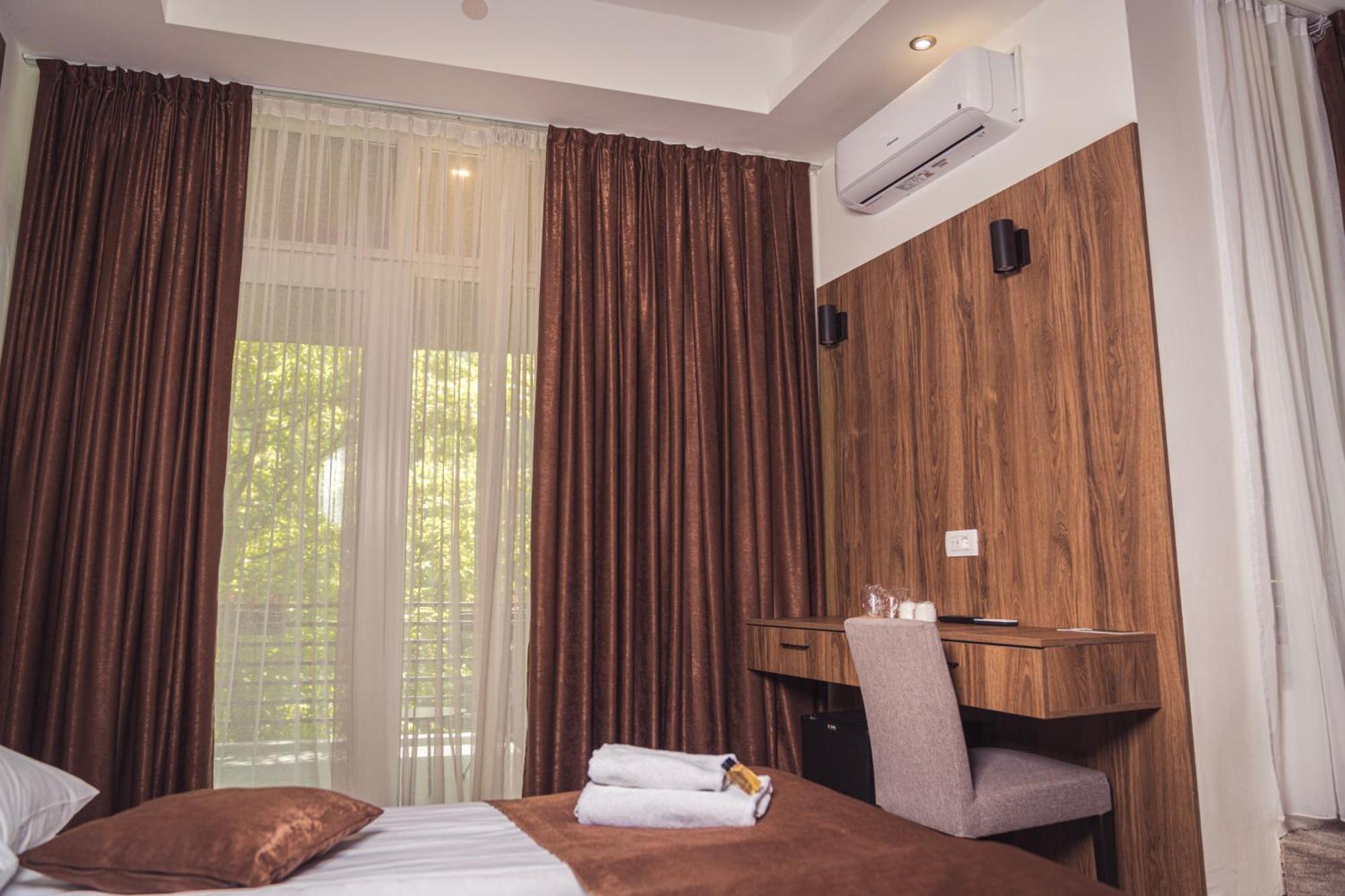 Hotel Tazz - River Front Oasis Collection บีฮัช ภายนอก รูปภาพ